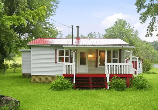 Bungalow à vendre - 95 Rue du Bord-de-l'Eau, Asbestos, J0A1L0