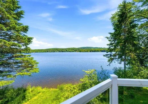 Maison à vendre - 335 Rue du Bord-de-l'Eau, Ste-Catherine-De-Hatley, J0B 1W0