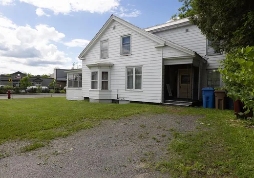 House for sale - 30 Rue Principale N., Sutton, J0E 2K0