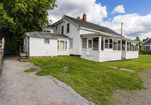 House for sale - 30 Rue Principale N., Sutton, J0E 2K0