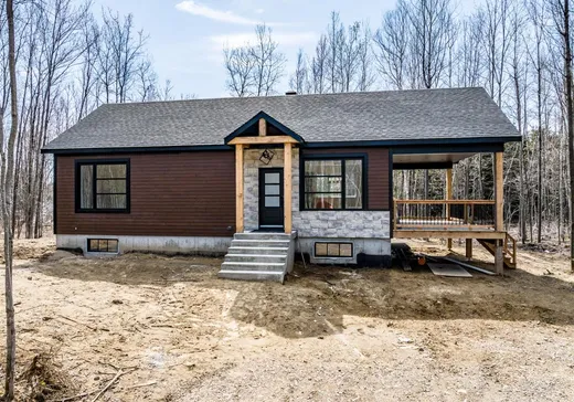 House for sale - 2045 Ch. du Lac, St-Boniface-De-Shawinigan, G0X 2L0