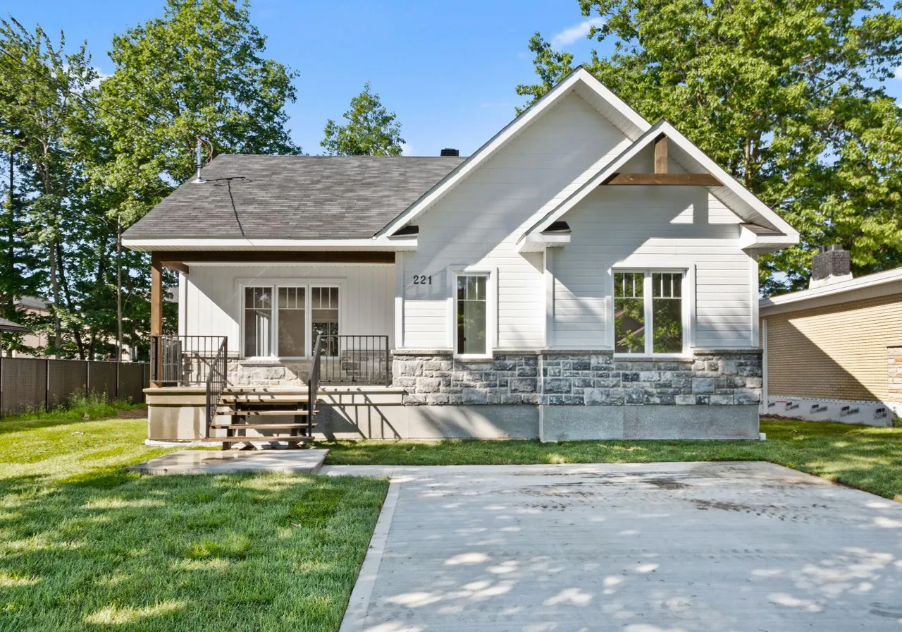 221 Rue Poliquin — photo 1