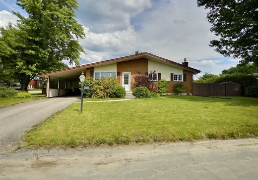 Maison à étages à vendre - 111 Rue Rousseau, East Angus, J0B1R0