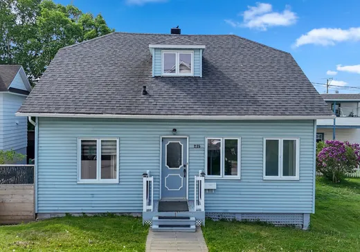 Maison à étages à vendre - 235 Rue St-Jacques, Rimouski, G5L4H1