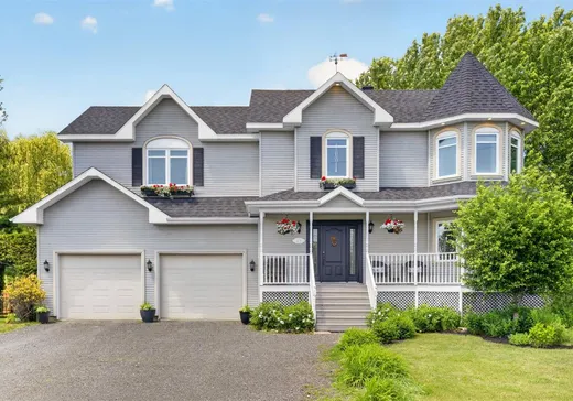 Maison à étages à vendre - 11 Rue Descôteaux, St-Joachim-De-Courval, J1Z2J1