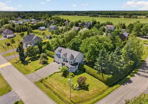 Maison à vendre - 11 Rue Descôteaux, St-Joachim-De-Courval, J1Z 2J1