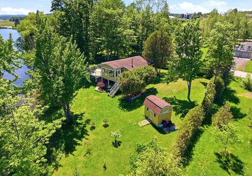 Maison à étages à vendre - 335 Rue du Bord-de-l'Eau, Ste-Catherine-De-Hatley, J0B1W0