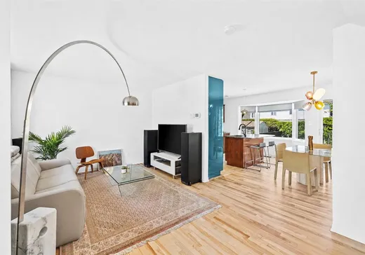 House for sale - 134 Av. Charlemagne, Candiac, J5R 6P7
