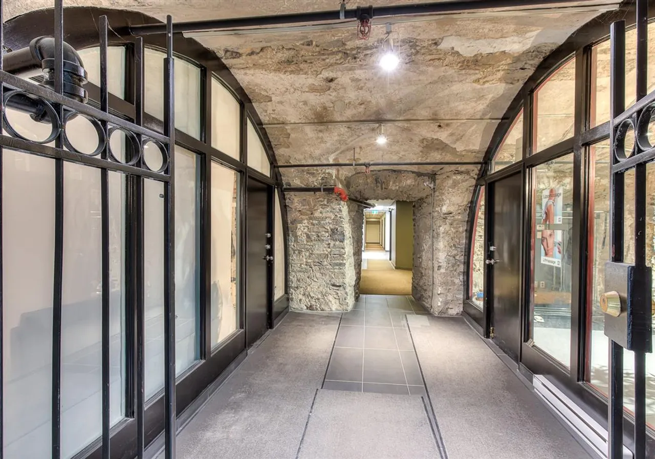 50 Rue St-Paul O., App. 4 — photo 2