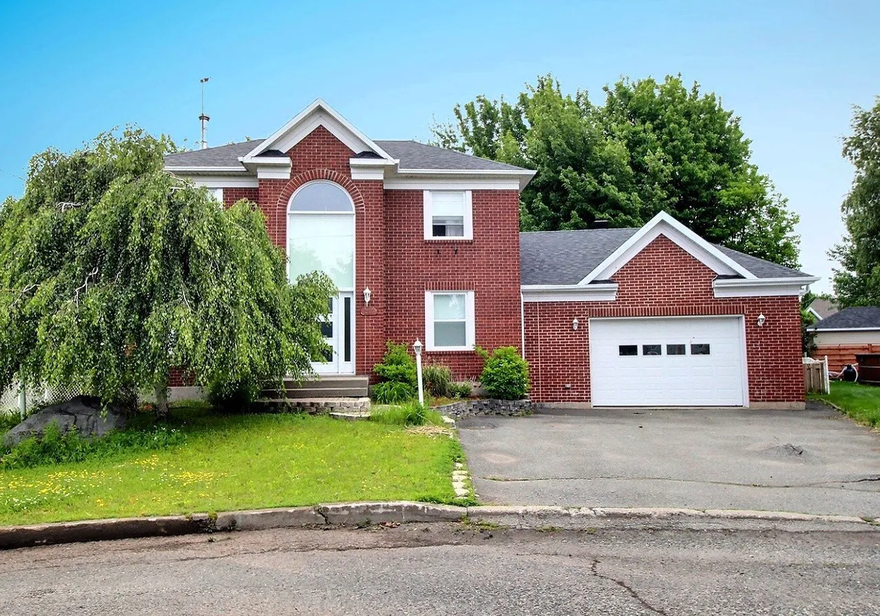 249 Av. Labrecque — photo 1