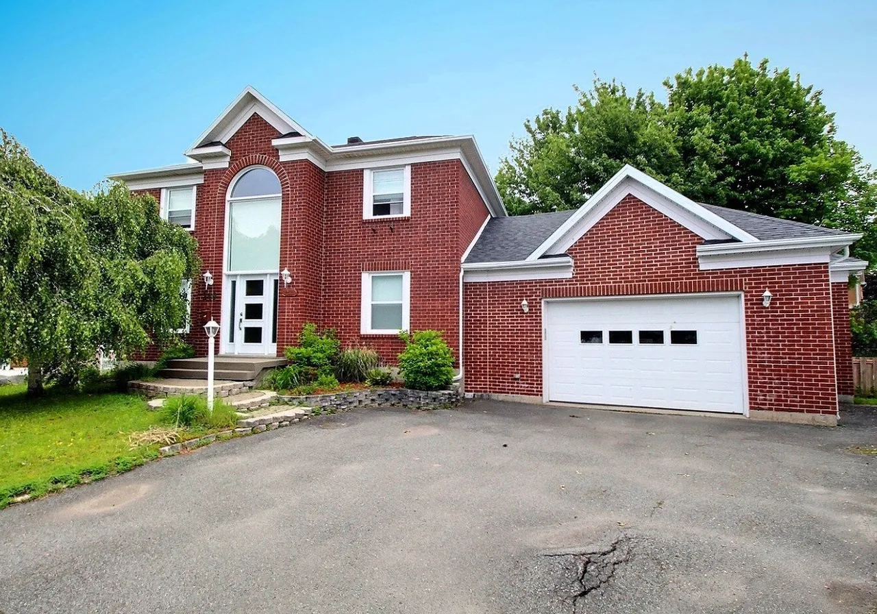 249 Av. Labrecque — photo 2