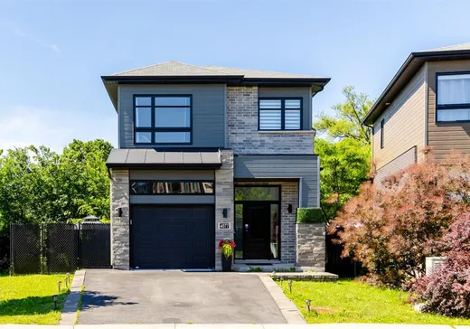 Two or more stories for sale - 4077 Rue Régina-Gagnon, St-Hubert, J3Y0N3