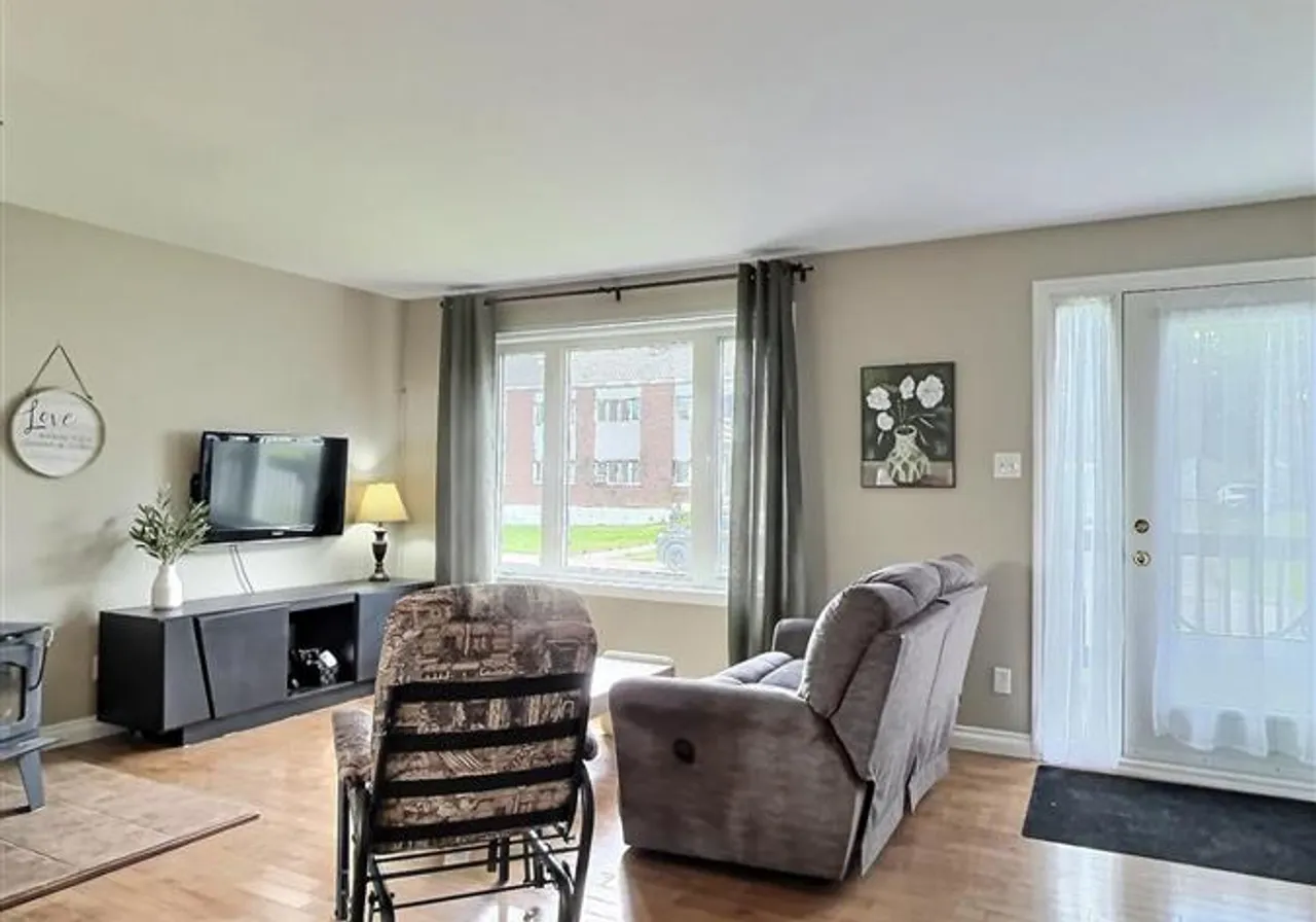 4305 Av. Lefebvre — photo 3