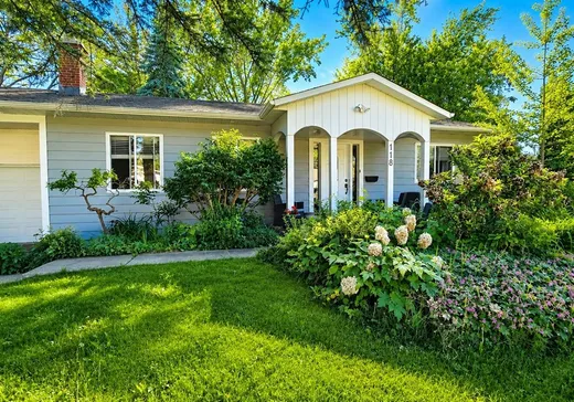 Bungalow for sale - 118 Rue Bedford, Baie-d'Urfé (Montreal Island), H9X3A1