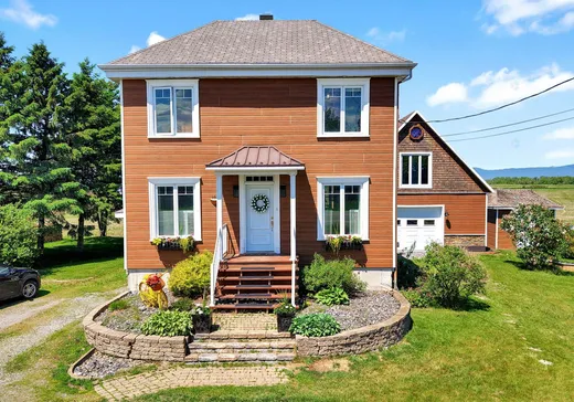 Two or more stories for sale - 163 Ch. des Pionniers E., Cap-Saint-Ignace, G0R1H0