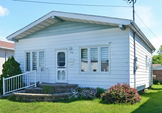 Maison à vendre - 30 Rue Caroline, Salaberry-de-Valleyfield, J6S 2V8