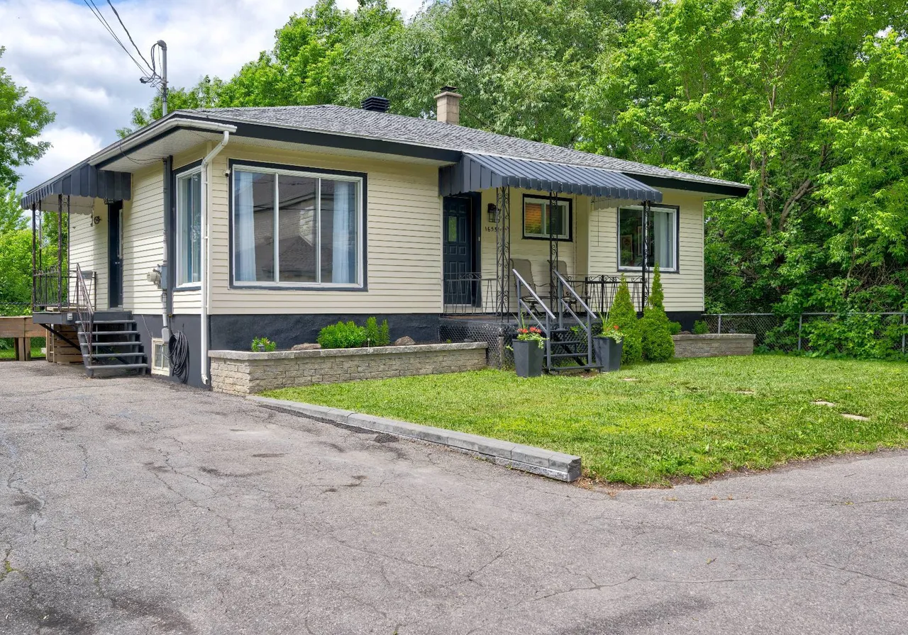 1655 Av. des Lacasse — photo 1