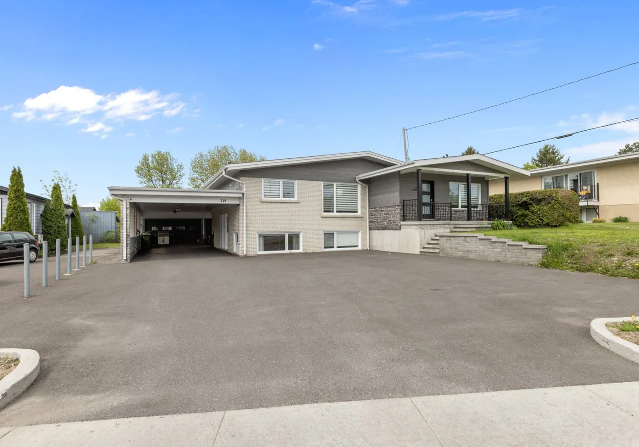 747-749 Boul. Vachon S. — photo 1