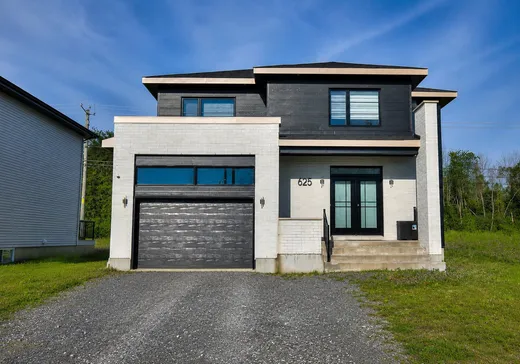 Maison à étages à vendre - 625 Av. de la Traversée, Salaberry-de-Valleyfield, J6S0P5