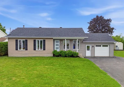 Bungalow à vendre - 100 Av. Amédée-Côté, Saint-Césaire, J0L1M0