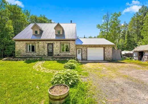 Two or more stories for sale - 106 Rue Thouin, Sainte-Sophie, J5J1A2