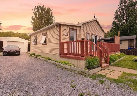 Maison à étages à vendre - 1633 Rue Principale, Granby, J2J0M7
