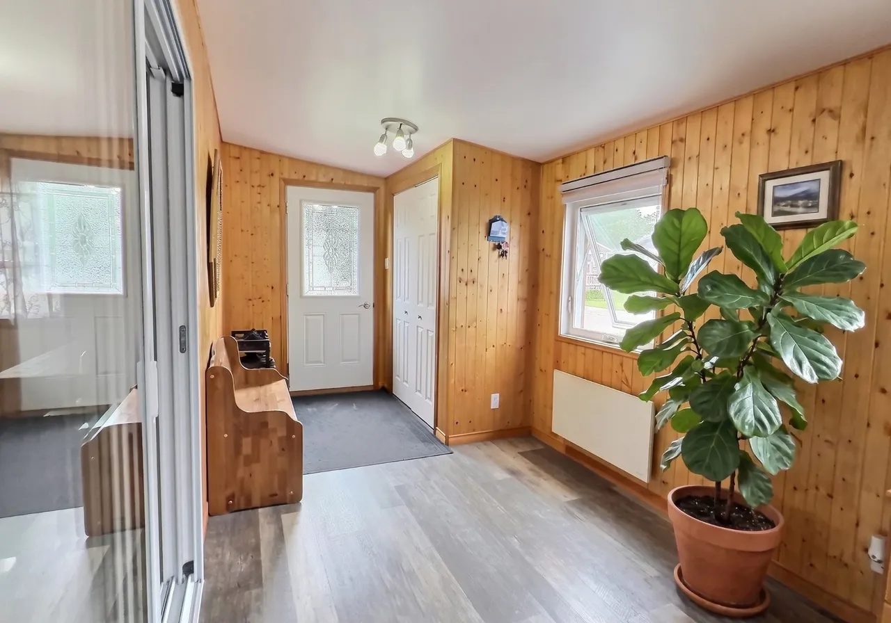 1633 Rue Principale — photo 3