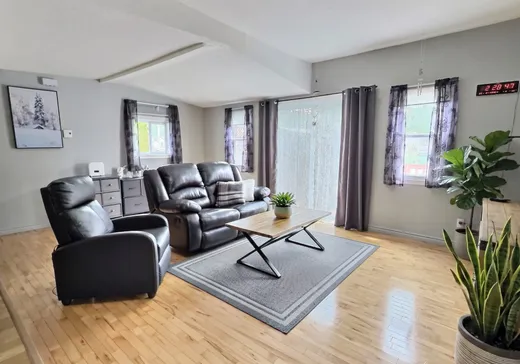 Maison à vendre - 1633 Rue Principale, Granby, J2J 0M7