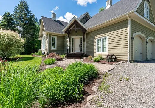 Maison à vendre - 16 Ch. des Cascades, Saint-Sauveur, J0R 1R2