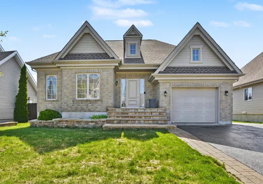 Two or more stories for sale - 3046 Rue du Sirocco, Sainte-Marthe-sur-le-Lac, J0N1P0