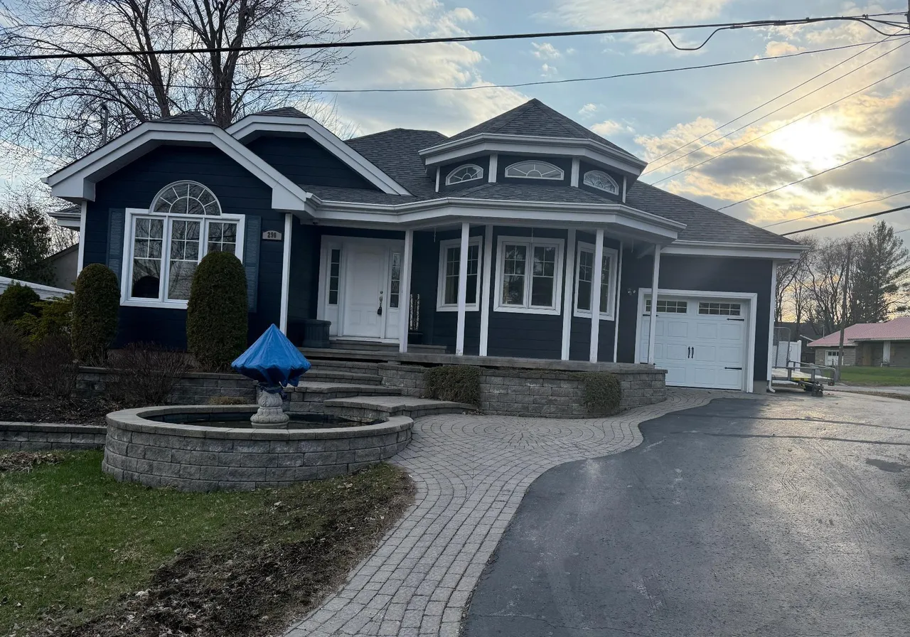 290 8e Avenue — photo 1