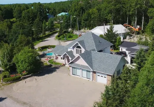 Two or more stories for sale - 280A Route 113 N., Senneterre, J0Y2M0