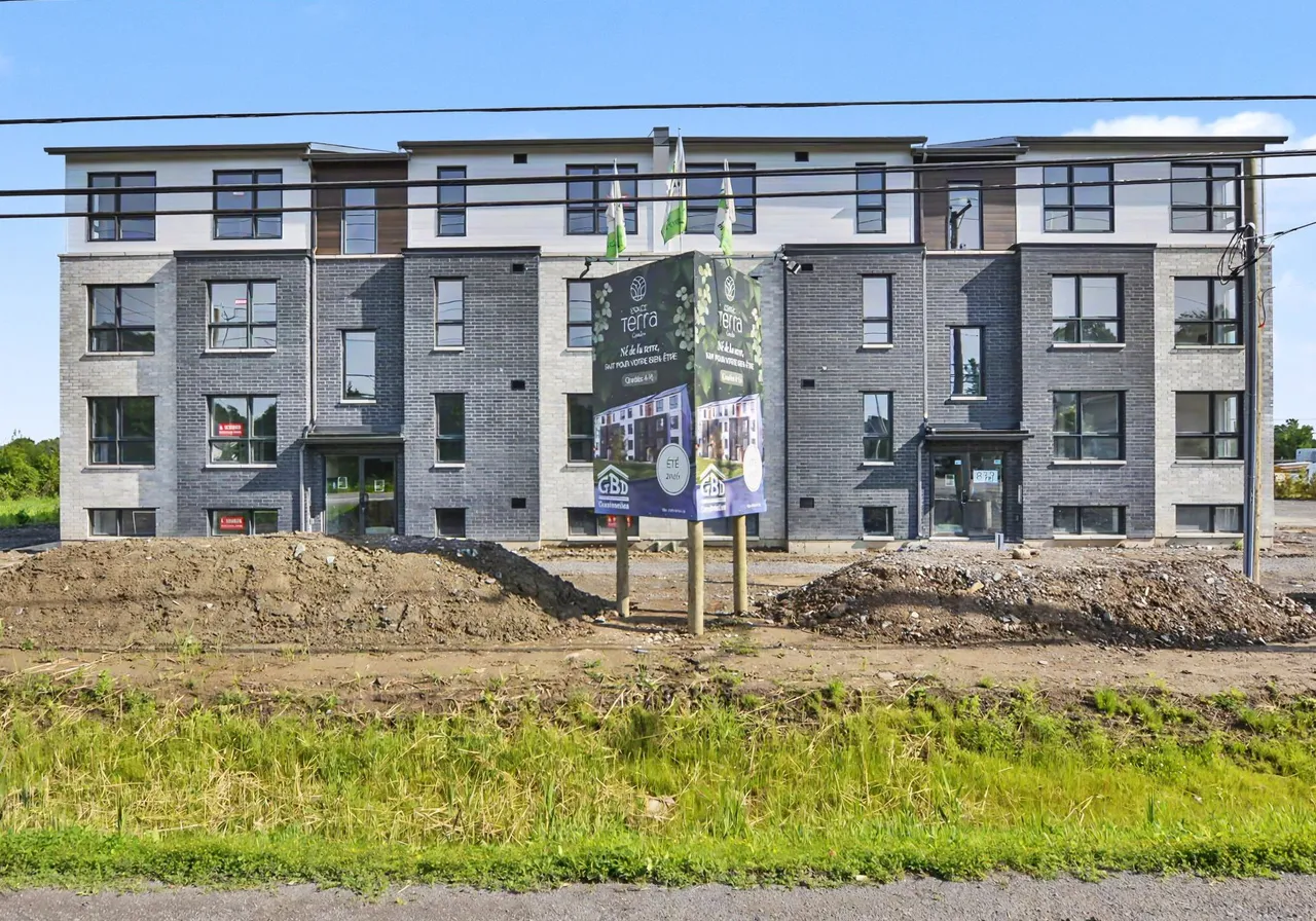 879A Boul. Arthur-Sauvé — photo 1
