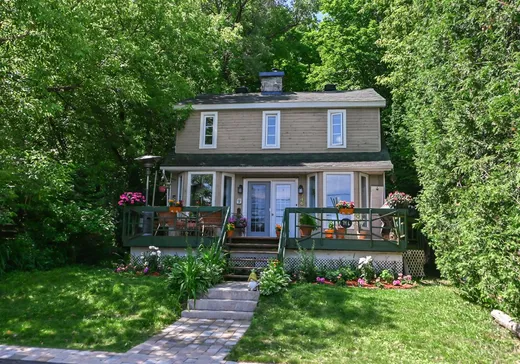 Two or more stories for sale - 746 Rue Principale, Saint-Sauveur, J0R1K0