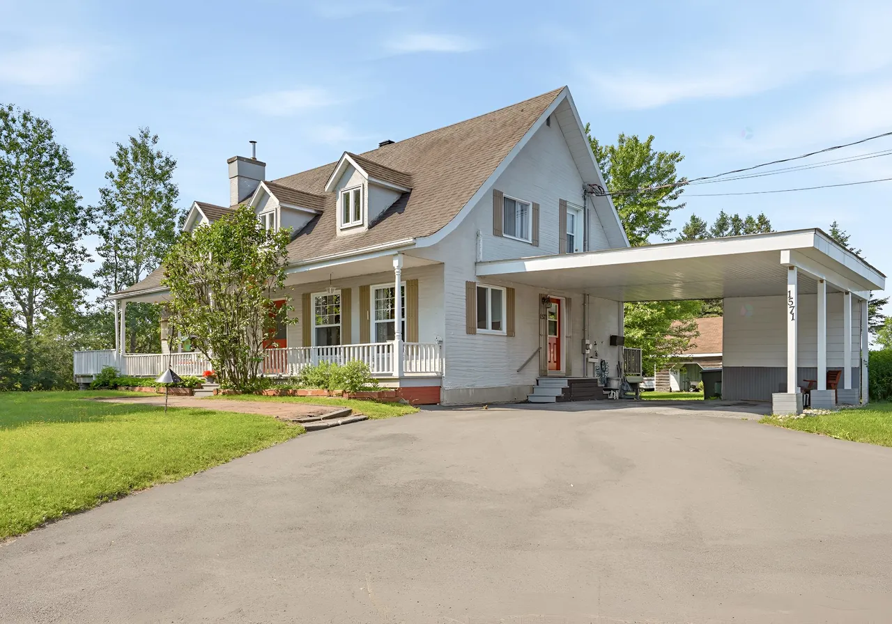 1571 Rue Dumas — photo 3