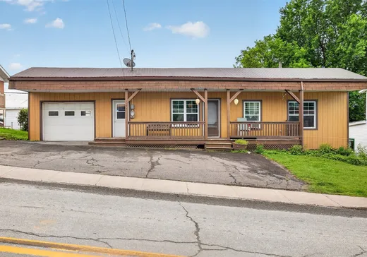 House for sale - 1198 Rue St-Joseph, Asbestos, J0A 1L0