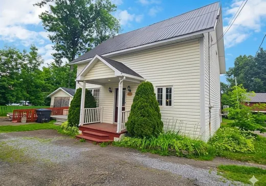 Un étage et demi à vendre - 755 7e Rue O., Dégelis, G5T1Y9