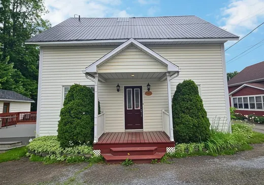 Maison à vendre - 755 7e Rue O., Dégelis, G5T 1Y9