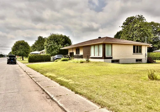 Maison à vendre - 615 Rue Notre-Dame, Acton Vale, J0H 1A0
