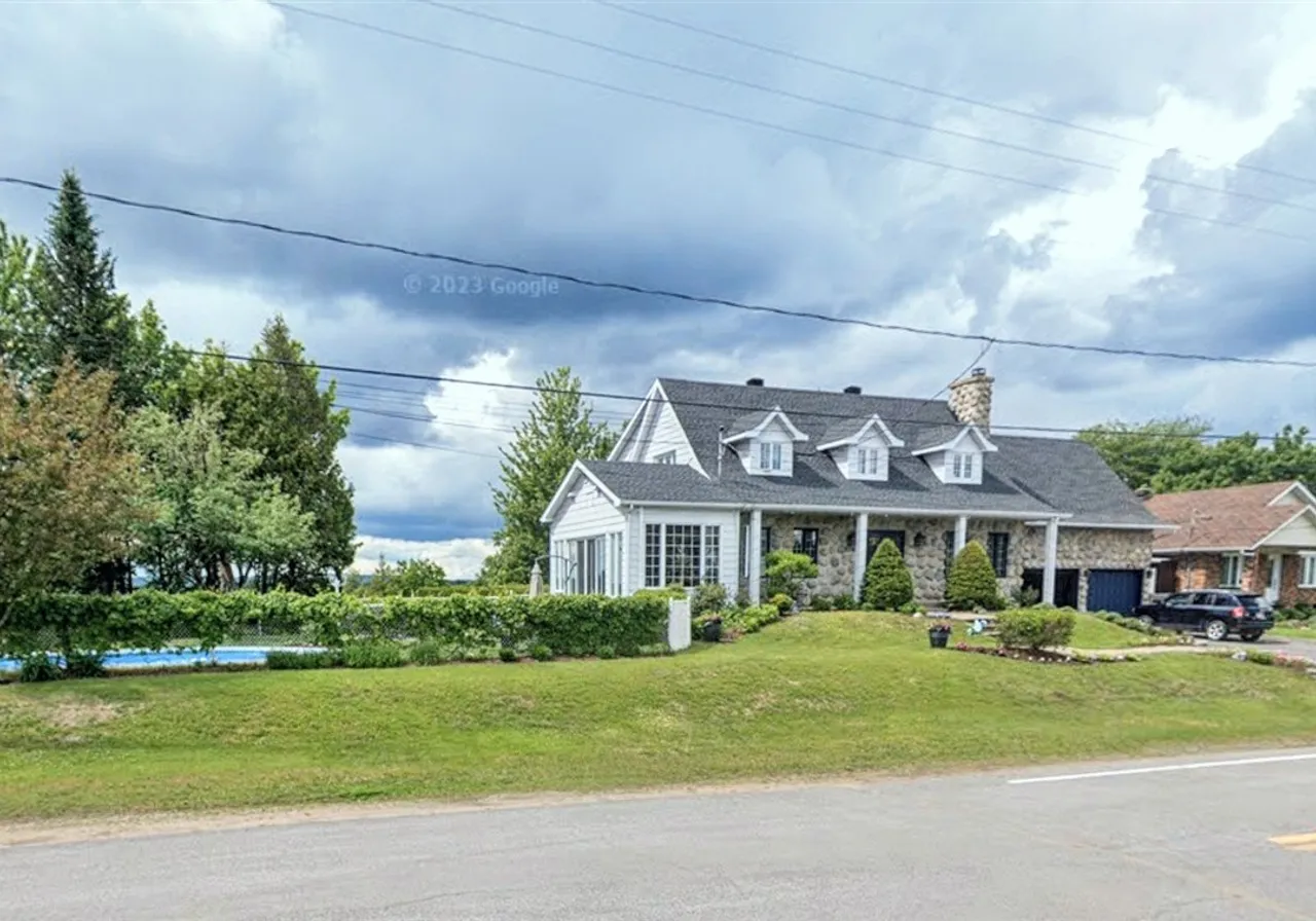 621 Boul. Robitaille — photo 3