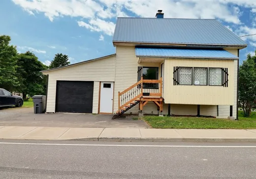House for sale - 200 Rue Principale O., Saint-Éloi, G0L 2V0