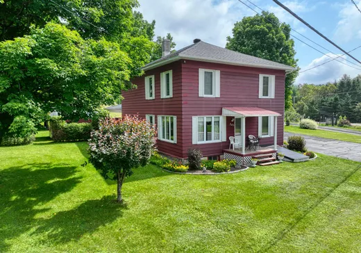 Two or more stories for sale - 243 Av. Centrale S., Stratford, G0Y1P0