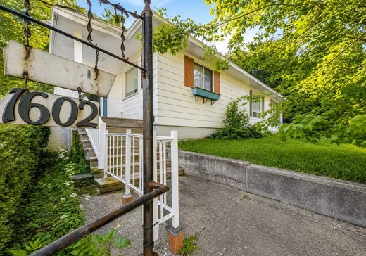 Bungalow for sale - 1602 Rue St-Alphonse N., Amos, G6G6G6