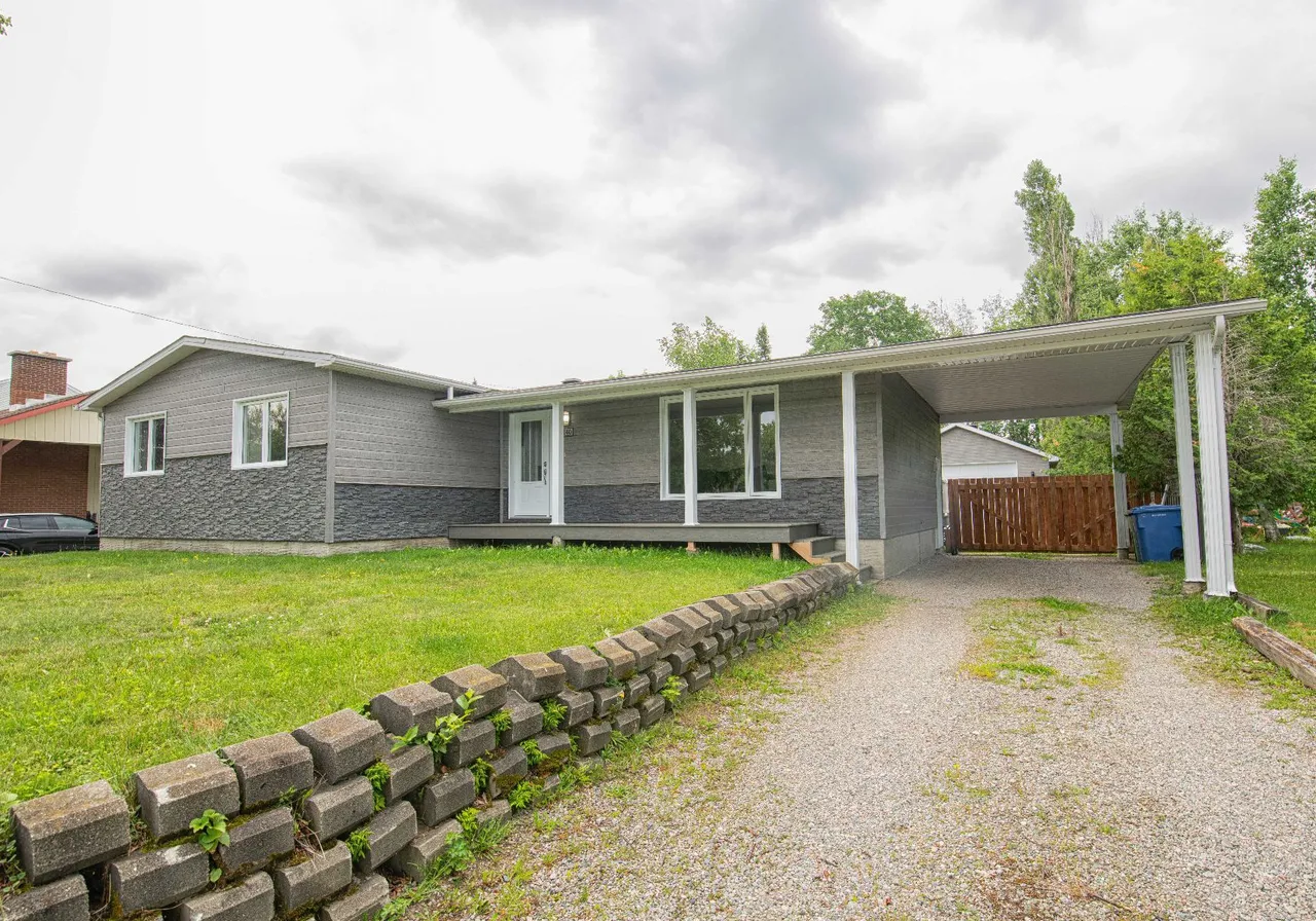 840 14e Avenue — photo 1