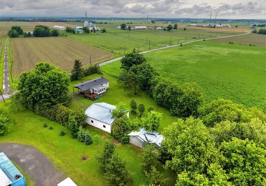 Fermette à vendre - 2510 Ch. de la Rivière-Rouge N., Lachute, J0V 1X0