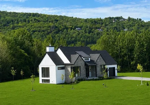 Maison à vendre - 1704 Place des Centaurées, Saint-Sauveur, J0R 1K0