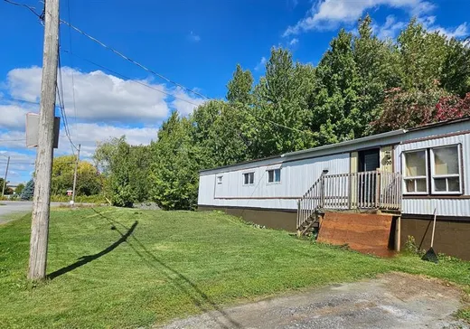 Maison mobile à vendre - 100 Rue des Mélèzes, Farnham, J2N2P9