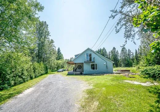 Maison à étages à vendre - 8 Av. Duclos, St-Tite-Des-Caps, G0A4J0