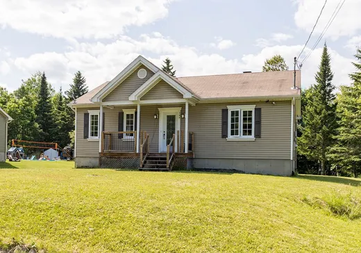 Bungalow à vendre - 300 Rue du Ruisseau, Lac-Mégantic, G0Y1E0