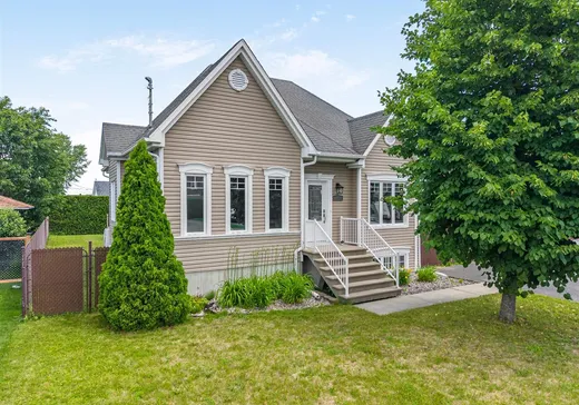 Maison à vendre - 2490 Rue de la Commune, Drummondville, J2B 0A9